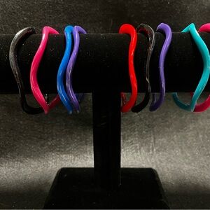 Vintage- 9 Colorful Women's Plastic Wavy Bracelets